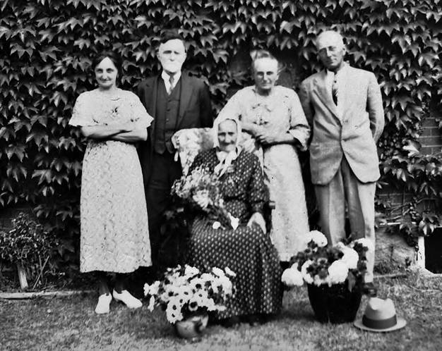 Q-625-050 - Mrs Adam Quanz nee Reihl - 90th Birthday 4 - Lizzie Eichmier, John Q, Mother, Adam Q, 